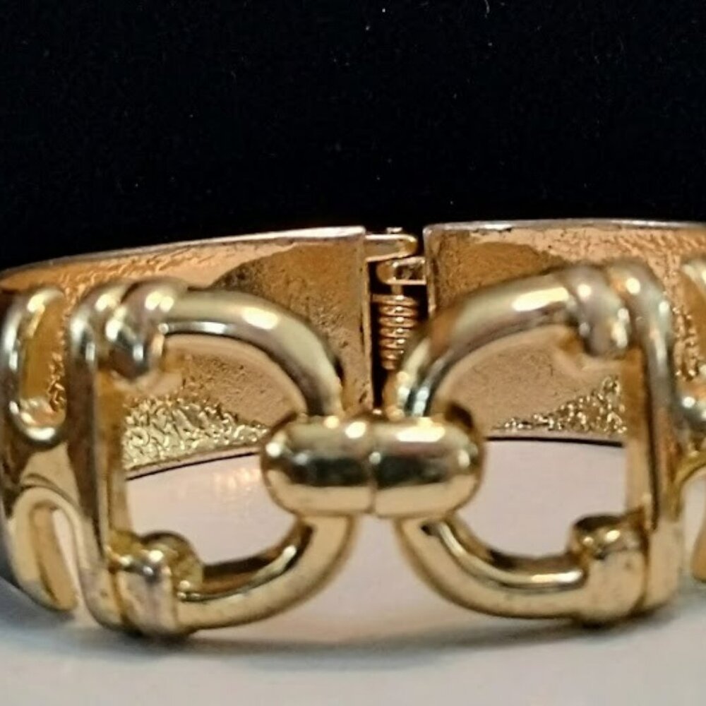 Vintage CAROLINA HERRERA DESIGNER LOGO Rich Enamel Gold Tone Clamper Bracelet